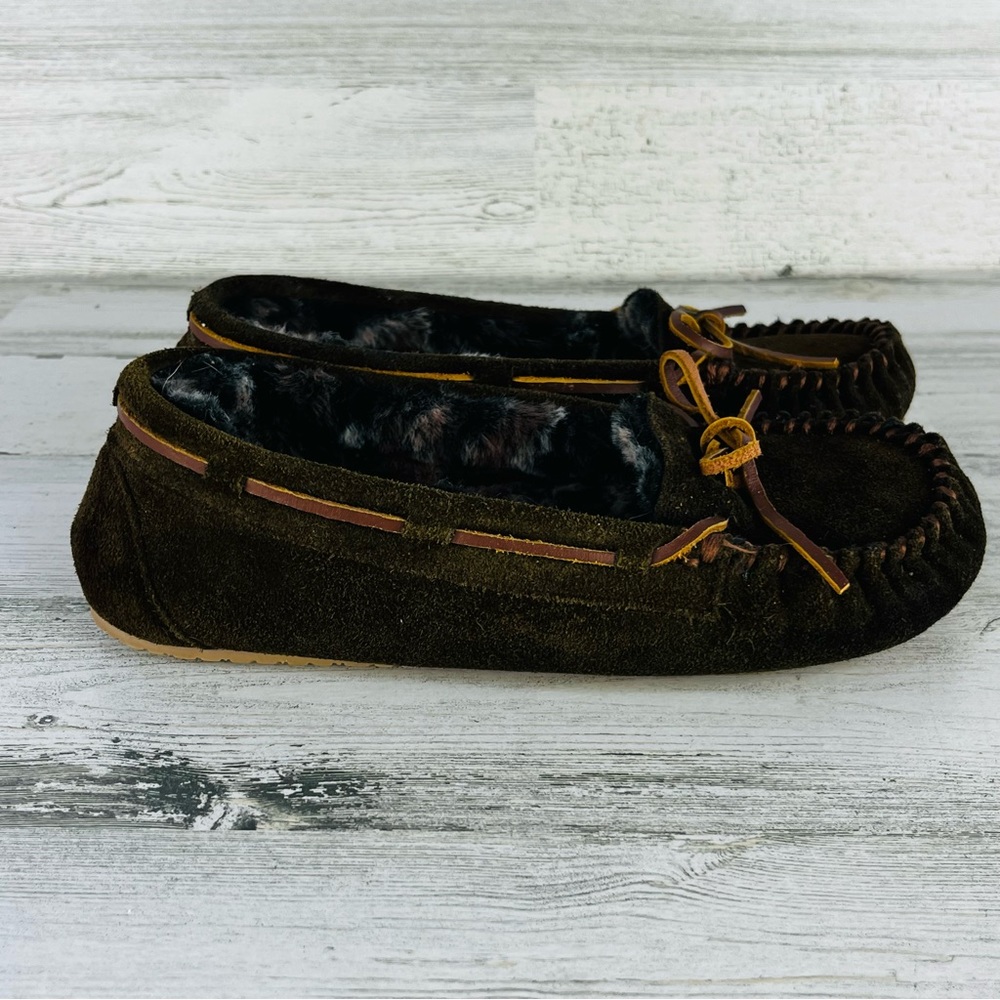 Minnetonka Women’s Brown Britt Moccasins Slipper Size 8 Soft Faux Fur Lining